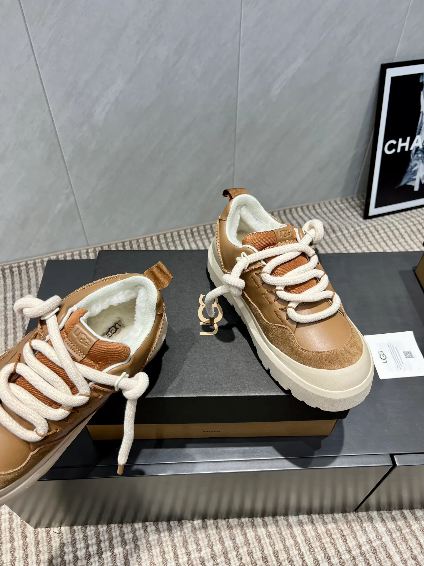 Factory: Couple P620💰 "Exclusive top version" UGG~25vs popular platform thick-soled casual shoes series... [Couple's thick-soled Maori casual shoes] A shoe that will not clash with shirts, simple partition design ➕ spotted outsole, silk curly upper, a must-have for autumn and winter, can be worn with any pants or skirt, very comfortable and good-looking... ❶Fabric: Original customized cow ➕ Sheepskin ❷Inner lining: original customized wool ❸Feet: original customized sheepskin ❹Outsole: original molded foam outsole ❺Number: 35-44 (Female 41. Male 45. Customized, non-returnable) ❻Packaging: Original full set of packaging ☀Color: Official website updated simultaneously